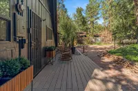 Relaxing A Frame 3-bedroom Cabin with WiFi and AC in Enchanting Forest Setting - 4-Star