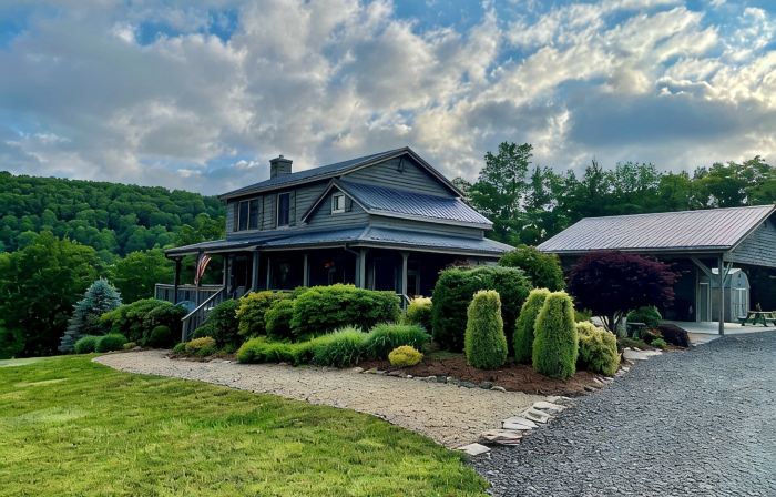 Evergreen, mountain cabin 3mi south of Blowing Rock, NC, views, creek, 56 acres.