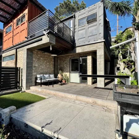 Cali beach living! Modern 2 BR home. Pet friendly. Walk to town, beaches, harbor