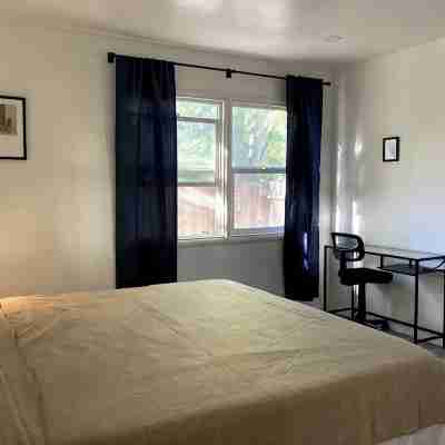 2 Bed Near Doctors Hospital: Beautiful, Sunny, New Rooms