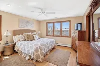 Waterfront Home with Spacious Deck and 4 Bedrooms - badewanne