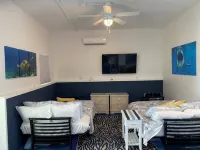 Outstanding pool and outdoor area 5 minute walk to beach! - 방갈로