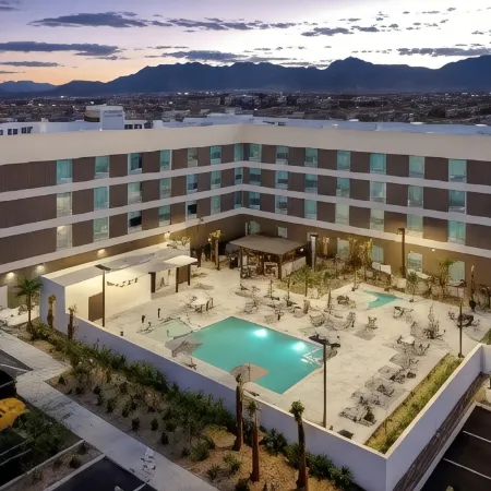 Home2 Suites by Hilton Las Vegas Northwest Отели рядом с достопримечательностью «Поле для диск-гольфа Mountain Crest Disc»