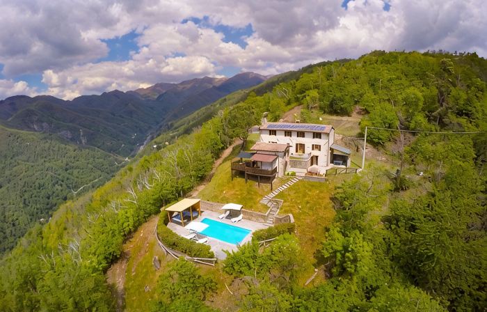 Stunning hilltop Tuscan farmhouse.  Private pool with spectacular views.