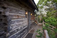 Stay at these upscale, historic cabins set in New Braunfels near Guadalupe River - 4 stjerner