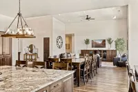 Large 9 Bedroom Home w/Private Pool, Indoor Sports Court & Arcade Room