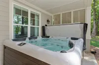 New Luxury Lakefront Home! Hot tub, Boat and Swim Dock - 4つ星