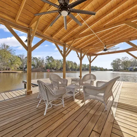 Sleeps 10, + Igloo Guest House, 7 Kayaks, 2 Paddleboards. John Boat, + More!