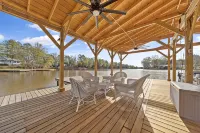 Sleeps 10, + Igloo Guest House, 7 Kayaks, 2 Paddleboards. John Boat, + More!