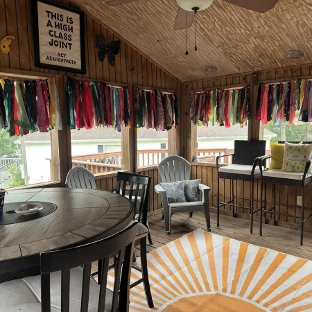 “Sunny Daze” Family-friendly 2-bedroom with a short walk to Kentucky Lake!