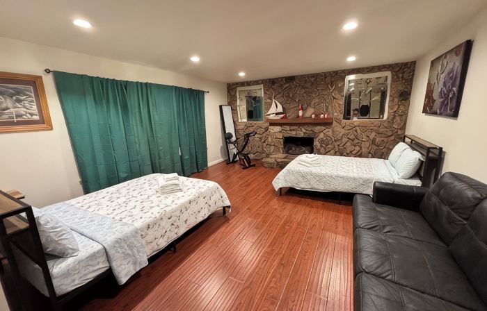 2-12 People 4 Bedrooms 6 Beds 2 Bathroom, Free Parking, Pets Friendly