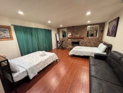 2-12 People 4 Bedrooms 6 Beds 2 Bathroom, Free Parking, Pets Friendly