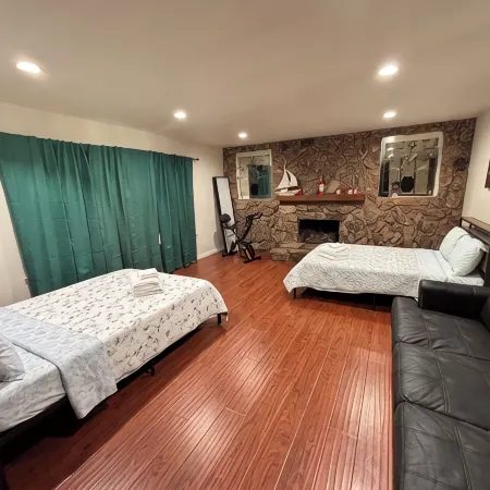 2-12 People 4 Bedrooms 6 Beds 2 Bathroom, Free Parking, Pets Friendly
