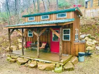 Discover Serenity at TinyFox Cabin: Your Perfect Getaway Surrounded by Nature