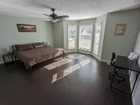 N. Jackson 3BR Oasis - Walk to Stores & Food - بيت ضيافة