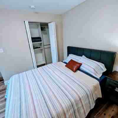Indian River Escape ~ Hot Tub ~ Steps to River Rooms