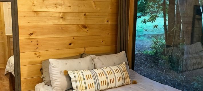 The Hot Tub Hideaway Hotels in Forsyth County