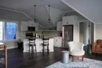 New Barn Apartment on 55 acres/waterfront - Wifi