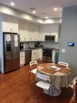 Large Luxury Condo/Townhouse Center of South Boston W/ Free Parking & WiFi - Bungalows