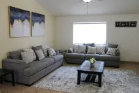 Spacious Escape, 1KB, 2QB, Wifi - Private Yard - 방갈로