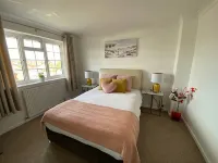 Poole, Holes Bay Harbour Nature Reserve - 'Right' next to the water :-) Sleeps 3