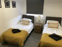Riverside Home. 3 Bedroom. Free Parking. 10 mins to Newcastle Centre