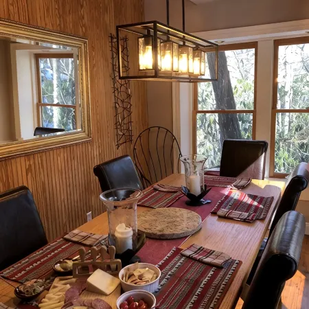 Mountain retreat by Lake Glenville: creekside, secluded, Cashiers - Glenville