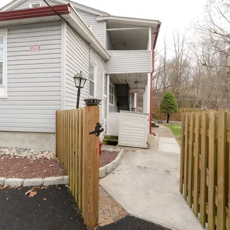 'Croton Quarters' - Comfortable Apt with Modern Amenities near Food, NYC Close!