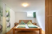 Alpen-hostel Talstation 4, Buxacher Straße 23 mit Motorradvermietung - Homestays