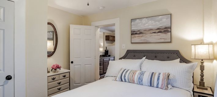 Comfy and Clean 1 Bedroom Flat in Trendy Midtown Hotels in Mobile