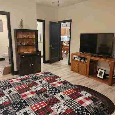 BRAND NEW CUSTOM BUILT HOME WITH AC! FENCED FOR YOUR PUPS! Rooms