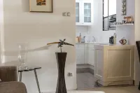 Charles Bridge flat I Soundproof  I Beautifully furnished I LIFT - บังกะโล