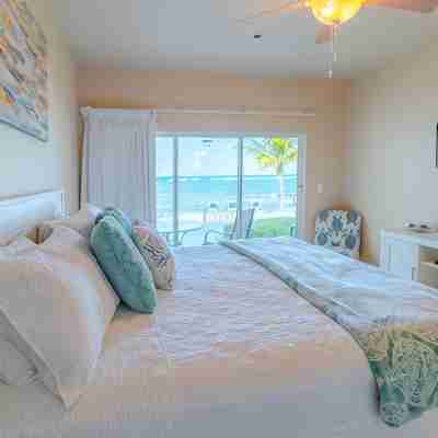 Beachfront Oasis/Steps to Beach! Beautiful Views the Reef Beach Resort Rooms