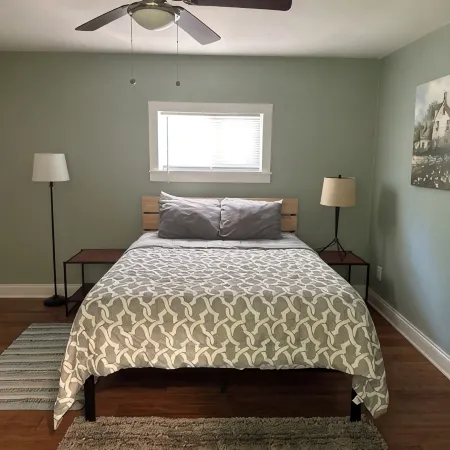 Pier Joy: Two Private Cottages on 2.5 Wooded Acres, Close to Union Pier Beaches Hotele w: Chikaming Township