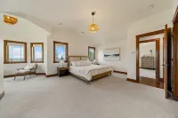 Large luxury home!  Views!  Hot tub!  Game room!  EV charger! Pool table! Grill! - balcony