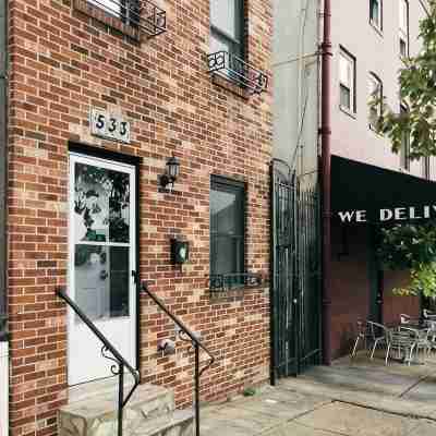 Balt-Amore!  Spacious 4 bedroom that sleeps 10 comfortably Hotel Exterior