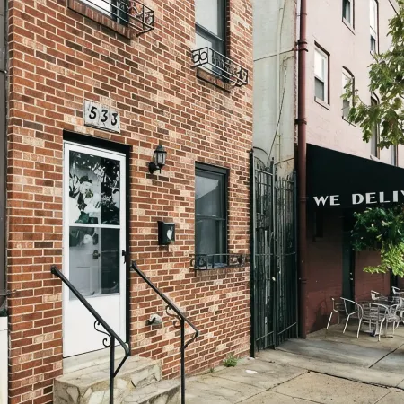Balt-Amore! Spacious 4 bedroom that sleeps 10 comfortably