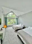 Modern House in Clifton Gaslight - 3 BR 3BA with Walkable Shops and Restaurants - Bungalows
