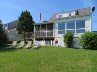 Waterfront Cottage within walking distance to the Beach. A dog-friendly property - Wifi