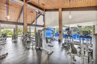 NEW LISTING! Stunning Lakehouse with Views, Hot Tub & Gameroom! - Træningscentre
