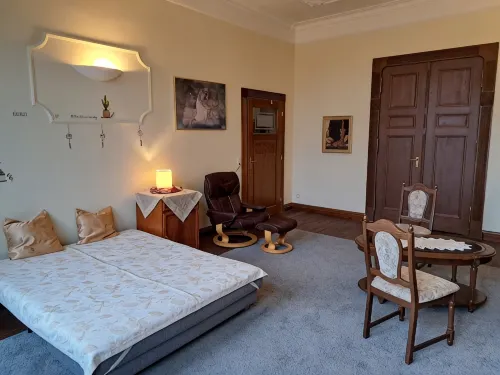XXL vacation room with bathroom in an Art Nouveau villa for 1-4 people in the city center - 2星級