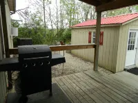 Rustic Lodge with private cabins / 6 person hot tub and camp fire - 3-stjärniga