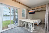 Lakefront Studio - Cozy - Stunning Views - WiFi
