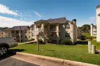 No Stairs 2Br with King Beds, Pools & Peaceful Creek View Near Table Rock Lake - สระว่ายน้ำส่วนตัว