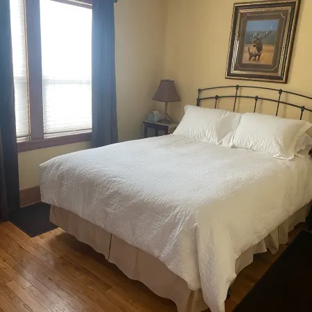 Papa Bear Cottage (Downtown Cody)