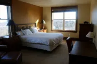 Spacious 4Br/4Bth Lodge With Ice Skating Pond, Heated Pool, 3 Min Walk To Ski - Pools