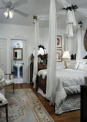 Sabal Palm House Bed and Breakfast - parking