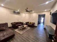 Hotel Elegant Executive Suites - parking
