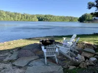 Renovated Cabin on 300 ft Waterfront (Pet Friendly) - Chalets