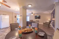 Ada-Friendly Estate Cottage • 2 King Beds • Quiet Retreat - 3 stjerner